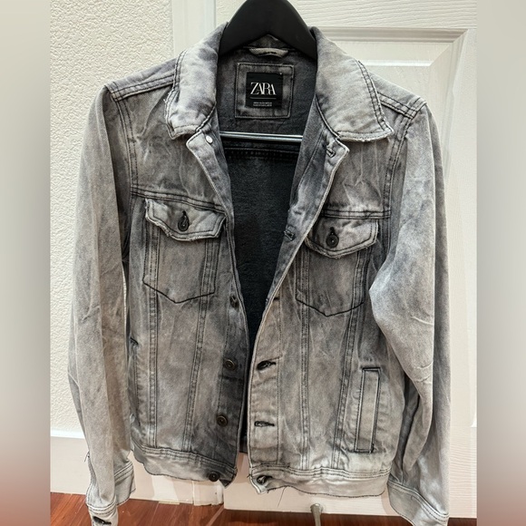 ZARA MEN Gray Washed Denim Jacket with distressed details - Picture 3 of 10